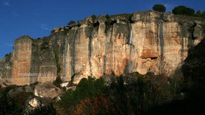 Muro principal del sector Cueva de la Zarza en Cuenca