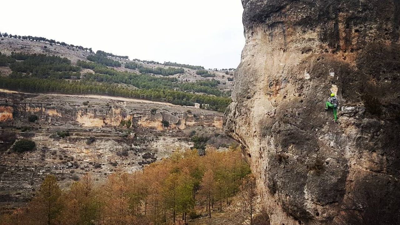 @cantarosoul en 'Las manos más bellas', hoz del Huécar sector cueva de la zarza. Foto @jmtzve