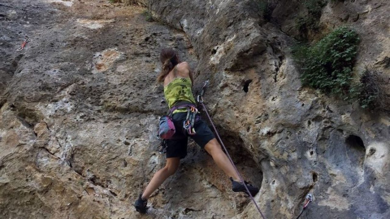 Olga en Los Rokis del sector Primate de Cuenca.