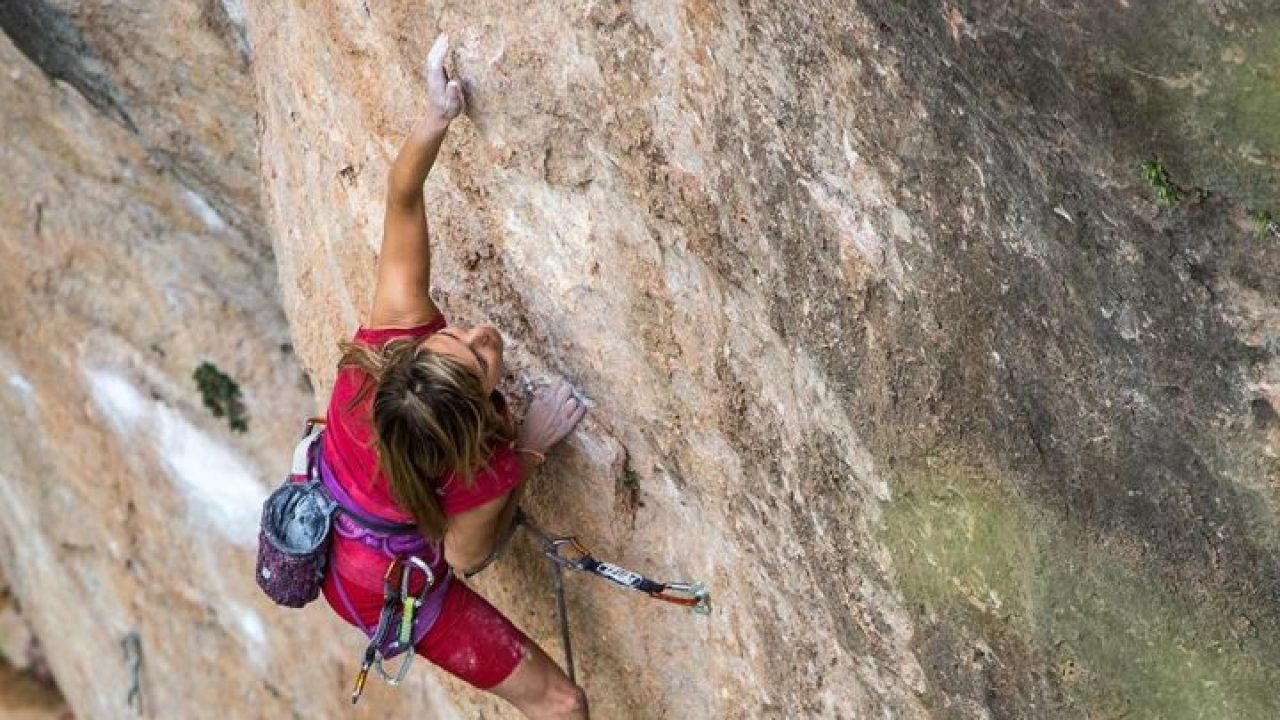 Reme Arenas en la exigente Bonitos del Norte en el sector Martín Alhaja de Cuenca - Foto JaviPec